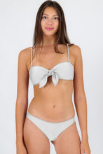 Cargar imagen en el visor de la galería, Gallery: Rio De Sol Conjunto Set Shimmer-White Bandeau-Knot Essential
