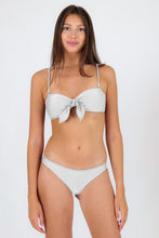 Cargar imagen en el visor de la galería, Model Front: Rio De Sol Conjunto Set Shimmer-White Bandeau-Knot Essential
