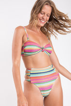 Cargar imagen en el visor de la galería, Image 06: Rio De Sol Conjunto Set Supercolor Bandeau-Joy Highwaist-Spin
