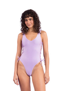 Model Front: Rio De Sol Una Pieza Shimmer-Harmonia Zoe