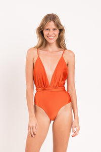Model Front: Rio De Sol Una Pieza Shimmer-Paprica New Vegas