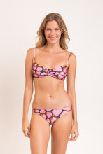 Cargar imagen en el visor de la galería, Model Front: Rio De Sol Sostén Top Amore-Pink Bandeau-Crispy
