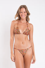 Cargar imagen en el visor de la galería, Model Front: Rio De Sol Sostén Top Bouquet Tri-Rev
