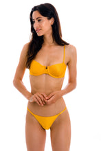 Cargar imagen en el visor de la galería, Model Front: Rio De Sol Sostén Top Eden-Pequi Balconet
