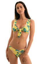Cargar imagen en el visor de la galería, Model Front: Rio De Sol Sostén Top Florescer Highleg
