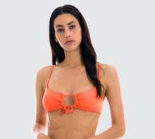 Cargar imagen en el visor de la galería, Model Front: Rio De Sol Sostén Top Light-Peach Mila
