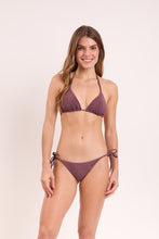 Cargar imagen en el visor de la galería, Model Front: Rio De Sol Sostén Top Malibu-Ebano Tri-Inv
