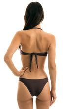 Cargar imagen en el visor de la galería, Model Back: Rio De Sol Sostén Top Meteorite Bandeau
