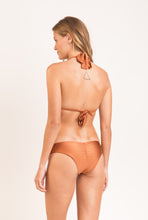 Cargar imagen en el visor de la galería, Model Back: Rio De Sol Sostén Top Nocciola Mel
