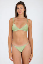 Cargar imagen en el visor de la galería, Model Front: Rio De Sol Sostén Top Oliva Tri-Fixo
