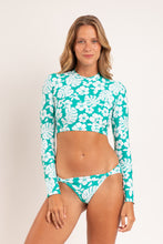 Cargar imagen en el visor de la galería, Model Front: Rio De Sol Sostén Top Pua-Valley Reef
