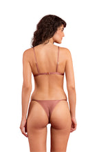 Cargar imagen en el visor de la galería, Model Back: Rio De Sol Sostén Top Shimmer-Copper Tri-Fixo
