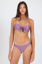 Cargar imagen en el visor de la galería, Model Front: Rio De Sol Sostén Top Shimmer-Harmonia Bandeau-Knot
