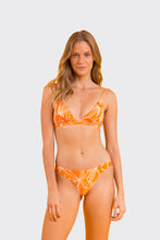 Cargar imagen en el visor de la galería, Model Front: Rio De Sol Sostén Top Trail-Orange Tri-Fixo
