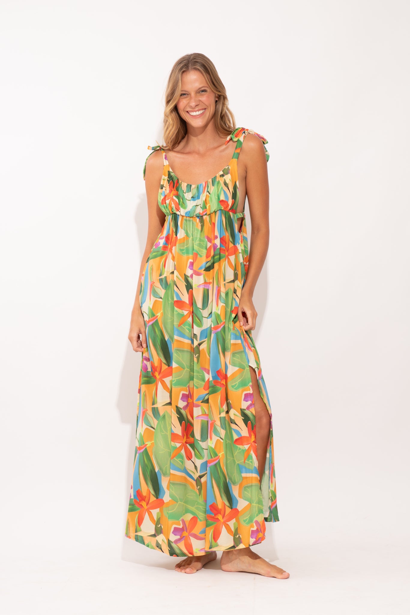 Model Front: Rio De Sol Vestido De Playa Tropical Long Dress Chiara