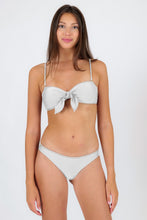 Cargar imagen en el visor de la galería, Set Shimmer-White Bandeau-Knot Essential
