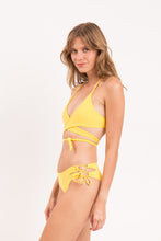 Cargar imagen en el visor de la galería, Top Amarelo Kate
