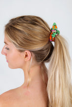 Cargar imagen en el visor de la galería, Green-Bloom Scrunchie
