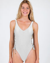 Cargar imagen en el visor de la galería, Shimmer-White Zoe
